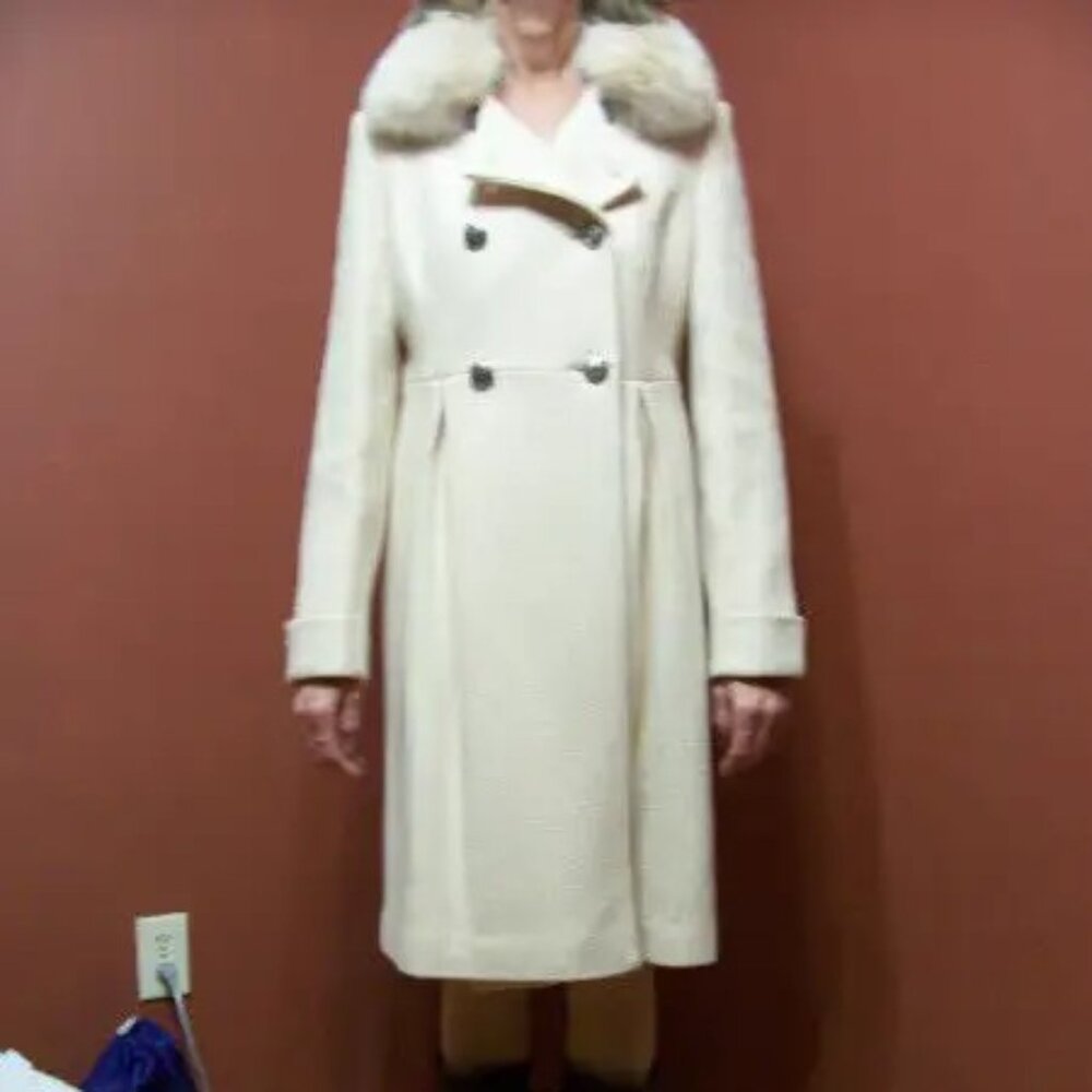 Lady's Wool Coat w/ Removable Faux Fur Collar Small to Medium Like New 81% Wool